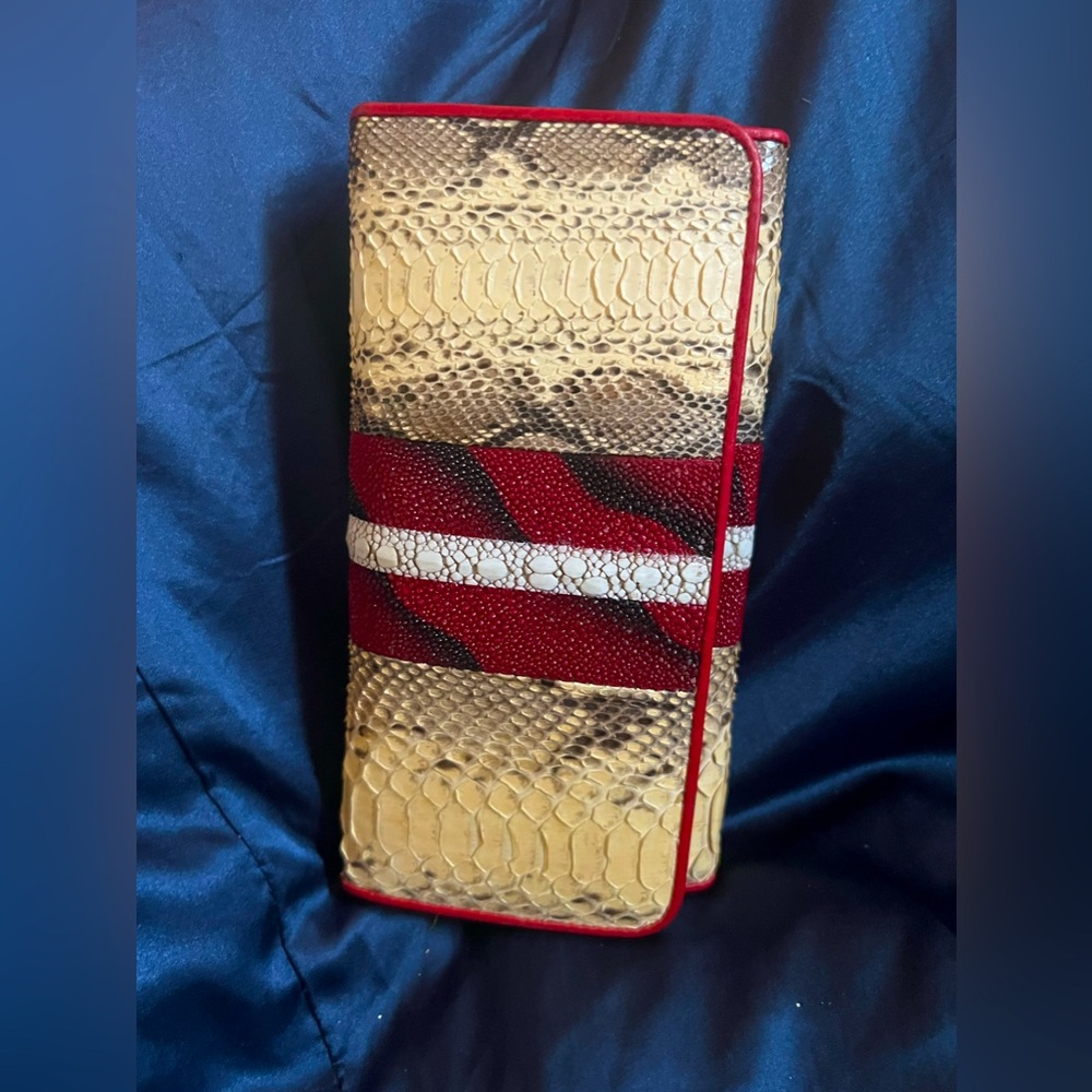 Genuine stingray skin beautiful wallet with lots of storage